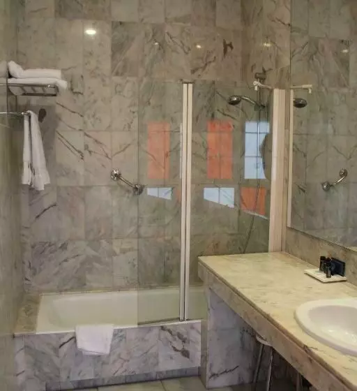 اتاق اکونومی, Urh Ciutat De Mataró
