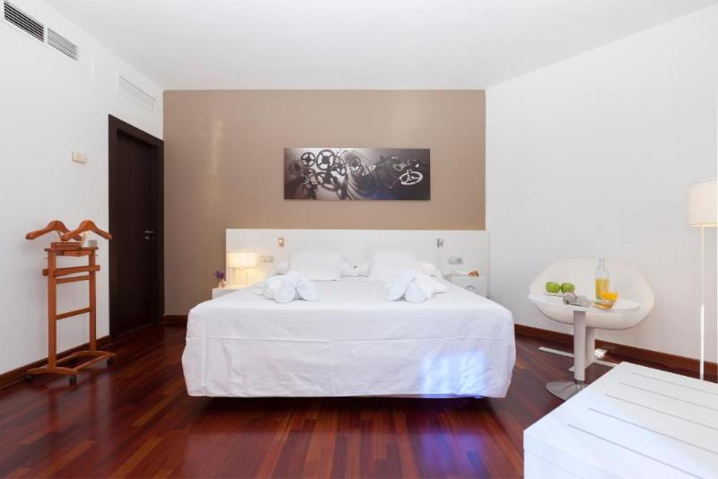 جناح جونيور, Urh Ciutat De Mataró