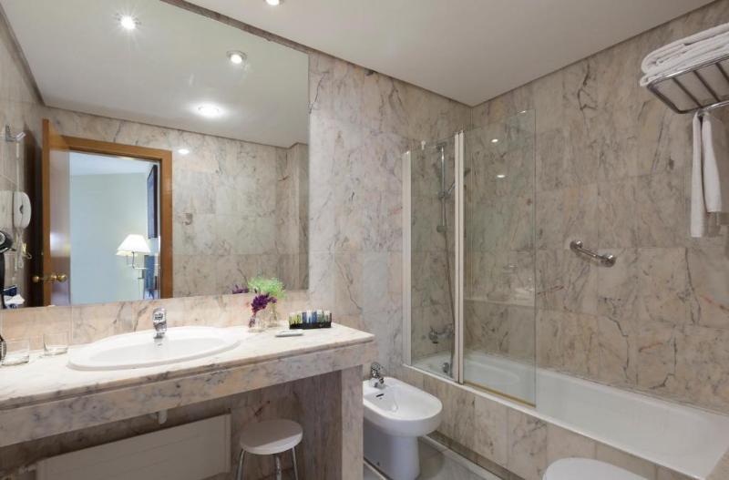 جناح جونيور, Urh Ciutat De Mataró