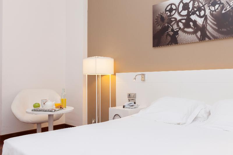 غرفة قياسية, Urh Ciutat De Mataró