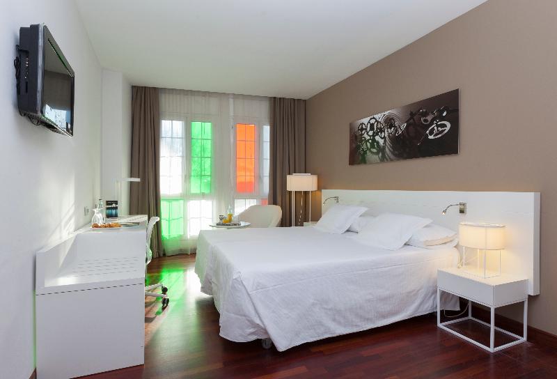 غرفة قياسية ثلاثية, Urh Ciutat De Mataró