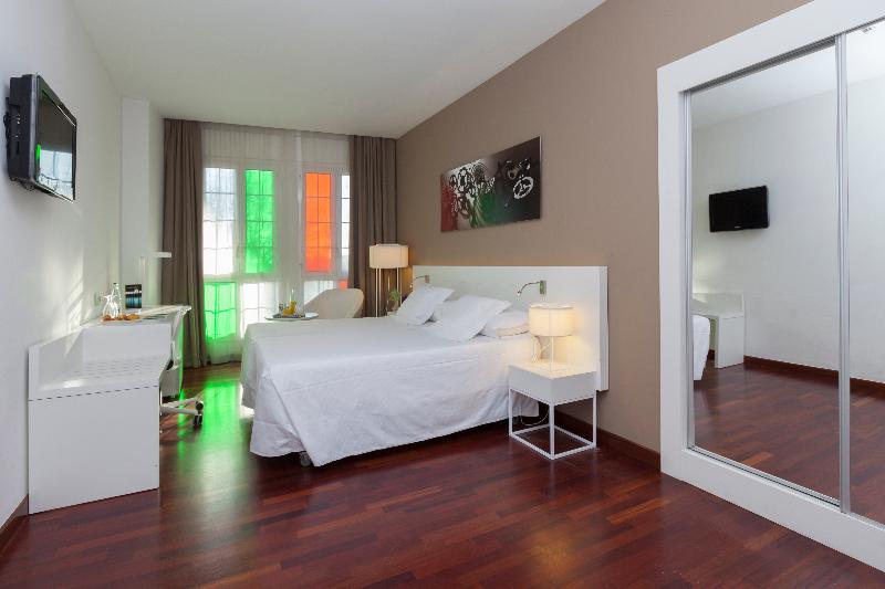 غرفة قياسية ثلاثية, Urh Ciutat De Mataró