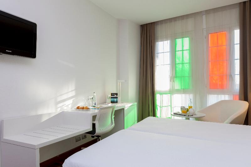 غرفة قياسية ثلاثية, Urh Ciutat De Mataró