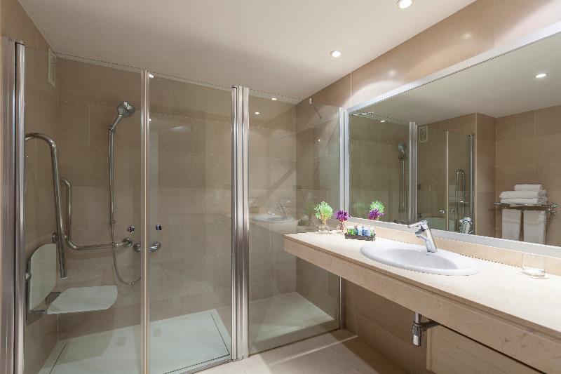 غرفة قياسية ثلاثية, Urh Ciutat De Mataró