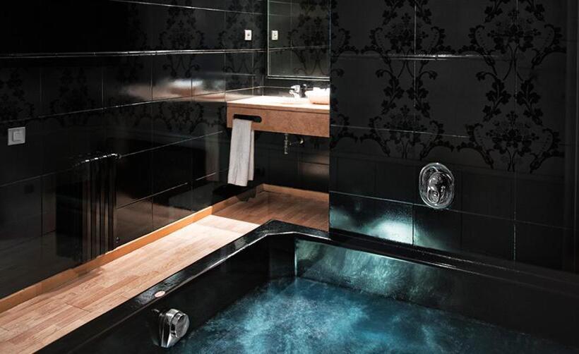 디럭스 스위트, Motel Punt 14