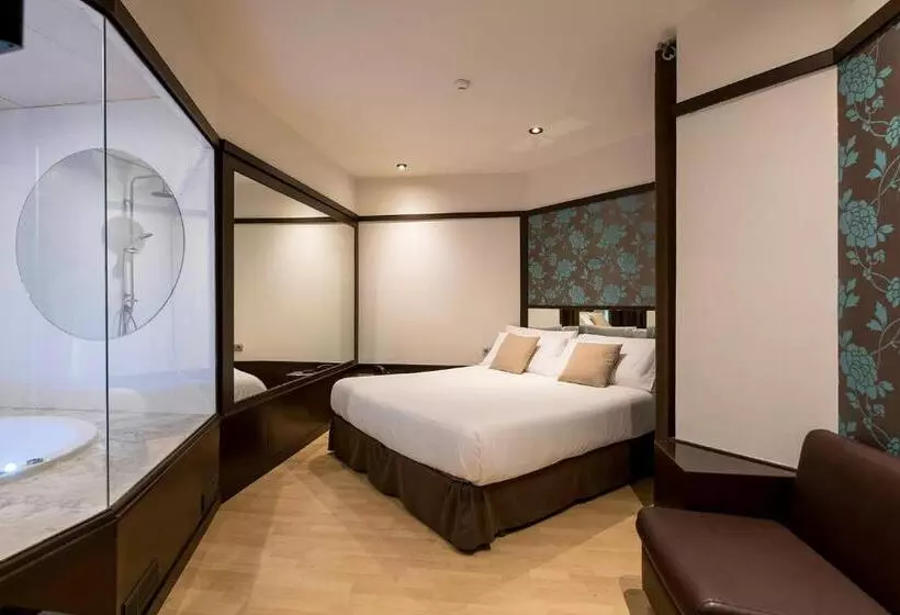 سوئیت با وان آب گرم, Motel Punt 14