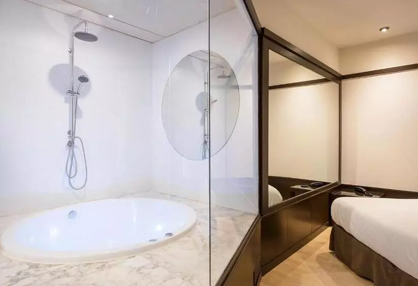 سوئیت با وان آب گرم, Motel Punt 14