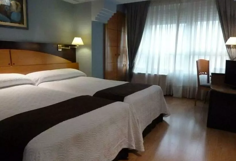 اتاق استاندارد یک نفره, Corona De Castilla Burgos