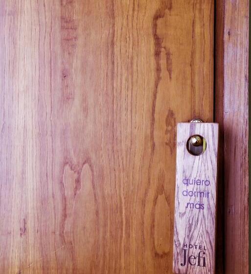 اتاق خانوادگی, Café Bar Hotel Jefi