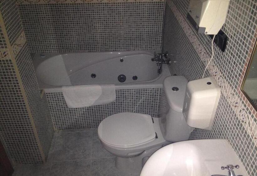 اتاق خانوادگی, Café Bar Hotel Jefi