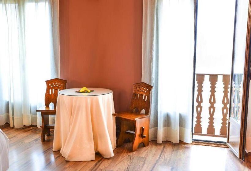 اتاق خانوادگی, Café Bar Hotel Jefi