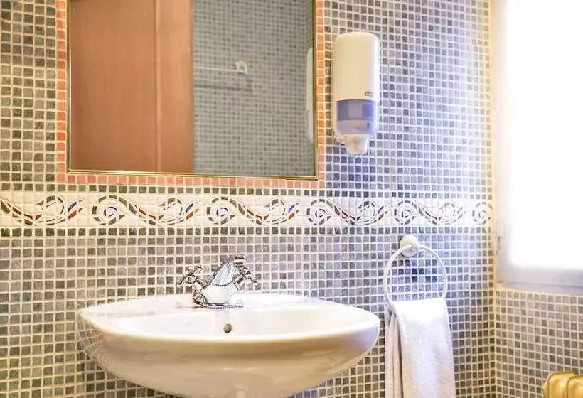 اتاق استاندارد چهار تخته, Café Bar Hotel Jefi