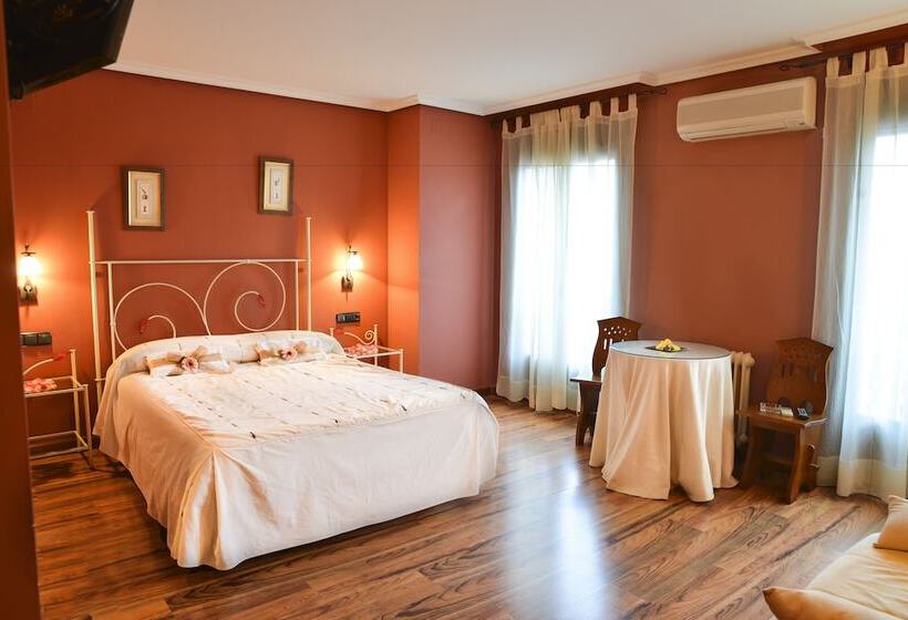 Habitación Cuádruple Estándar, Café Bar Hotel Jefi