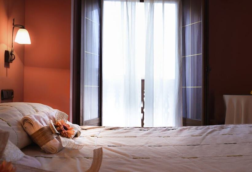 اتاق سوپریور, Café Bar Hotel Jefi