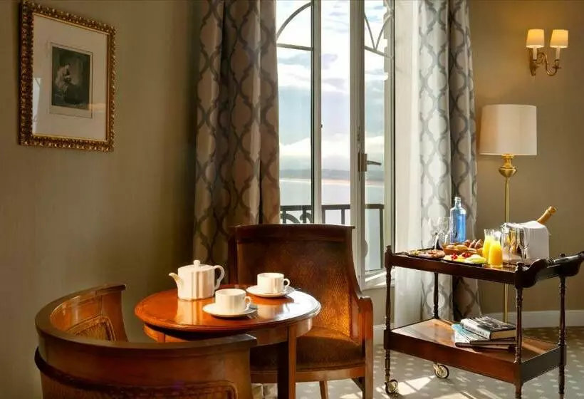 اتاق سوپریور با چشم‌انداز دریا, Eurostars Hotel Real