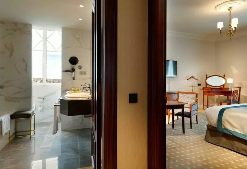 اتاق سوپریور با چشم‌انداز دریا, Eurostars Hotel Real