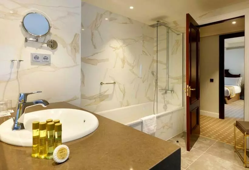 اتاق پرمیوم با چشم‌انداز دریا, Eurostars Hotel Real