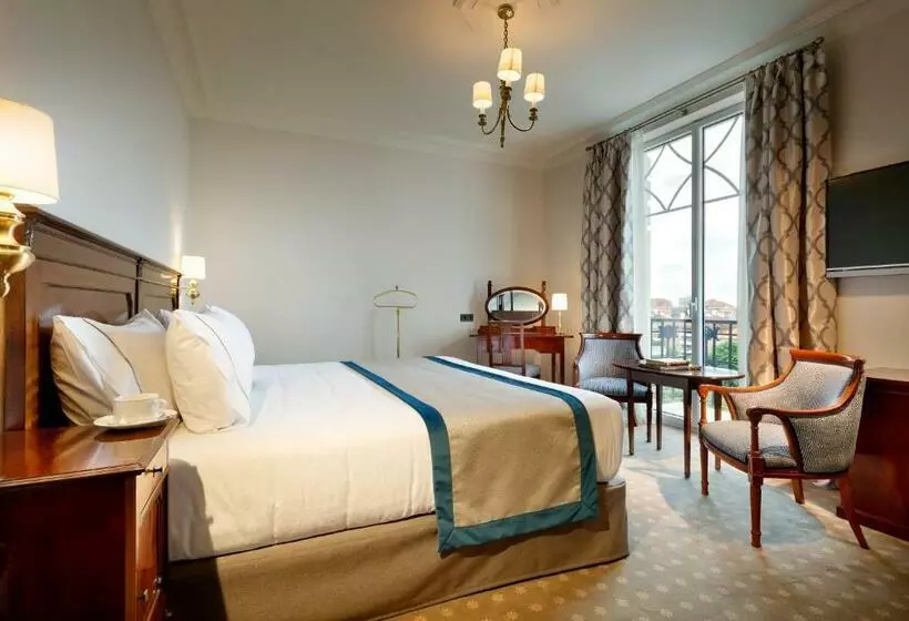 سوییت جونیور, Eurostars Hotel Real