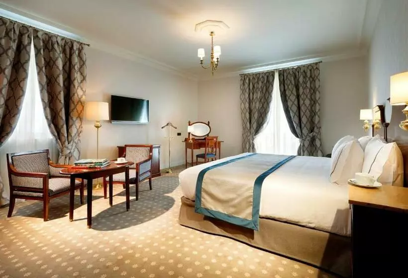 سوییت جونیور, Eurostars Hotel Real