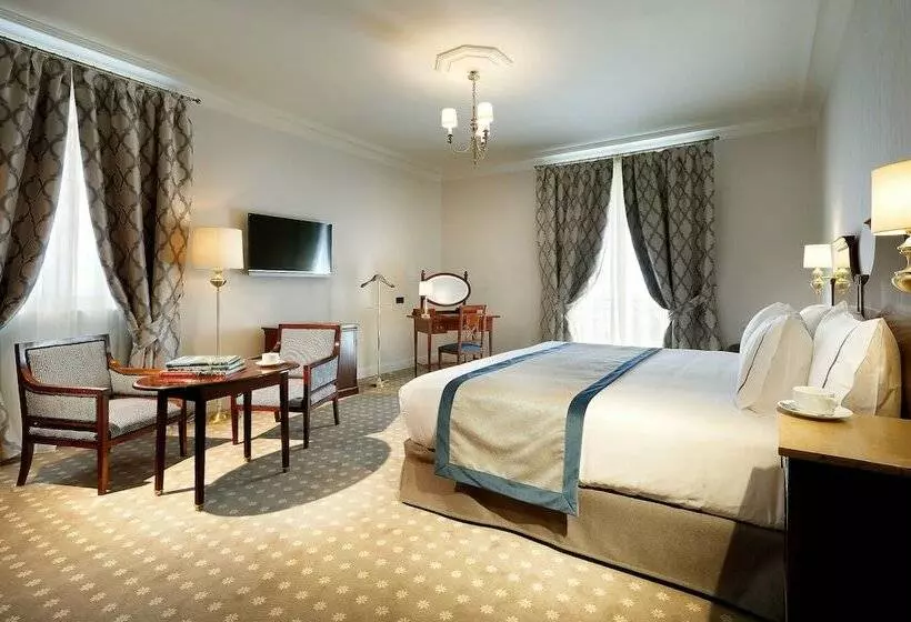 سوییت جونیور, Eurostars Hotel Real