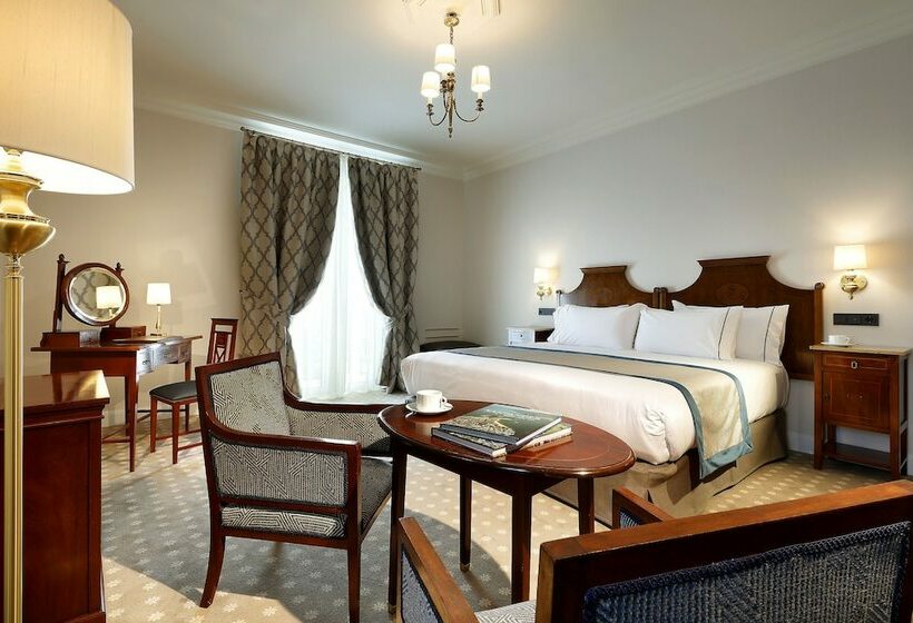 Полулюкс, Eurostars Hotel Real