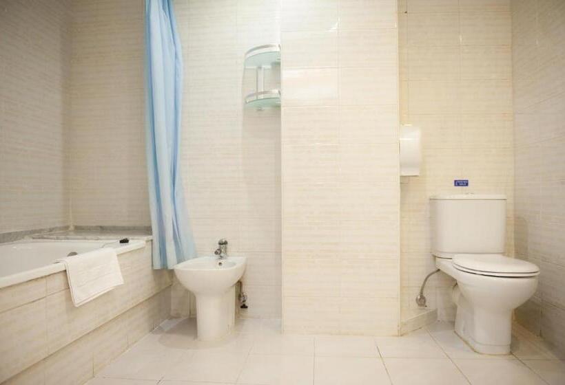 标准三人间, Arha Santander