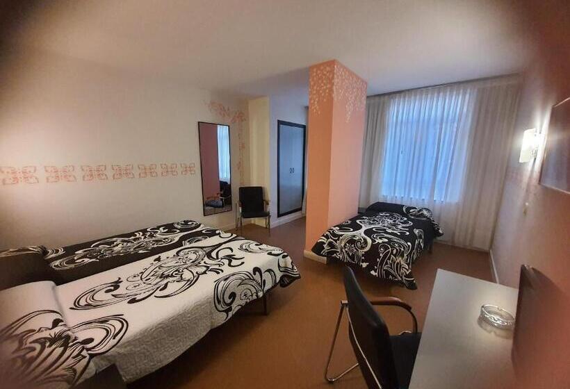 标准三人间, Arha Santander