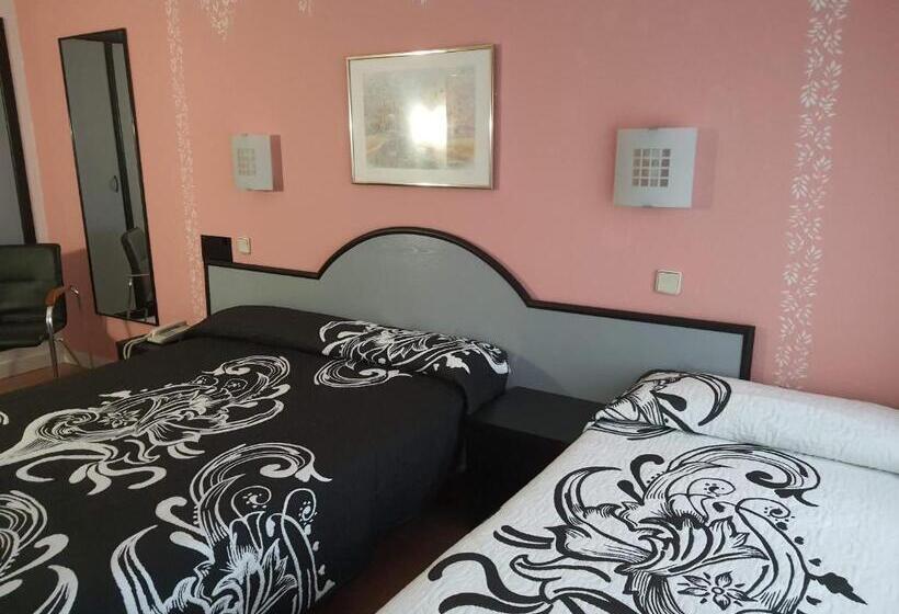 Standaard Driepersoonskamer, Arha Santander