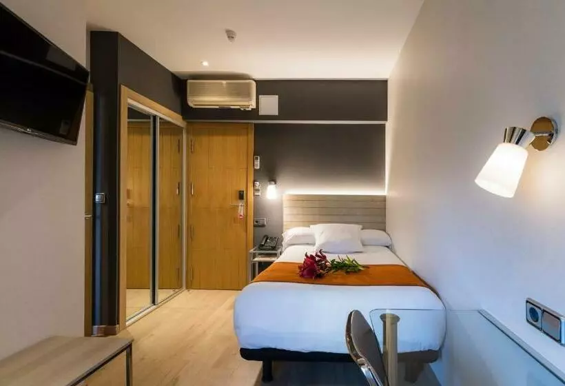 Quarto Estandar Individual, Avenida