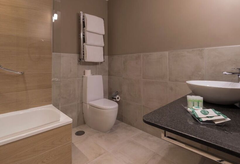 اتاق استاندارد سه نفره, Avenida