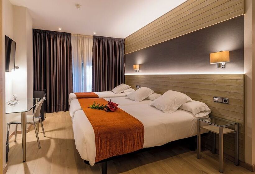 اتاق استاندارد سه نفره, Avenida