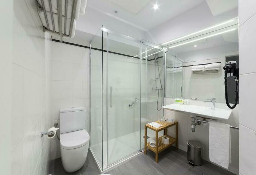 スタンダードトリプルルーム, Avenida