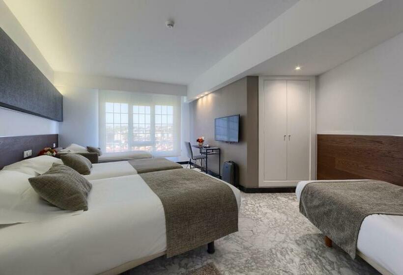 スタンダードトリプルルーム, Avenida