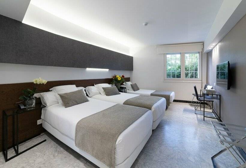 スタンダードトリプルルーム, Avenida