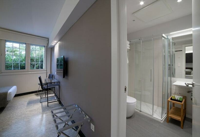 スタンダードトリプルルーム, Avenida