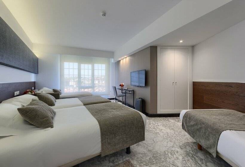 スタンダードトリプルルーム, Avenida