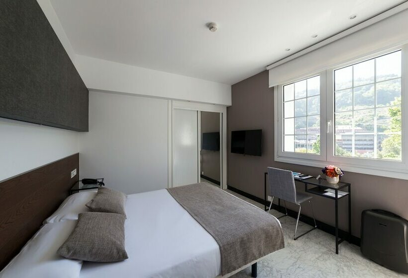 スタンダードトリプルルーム, Avenida