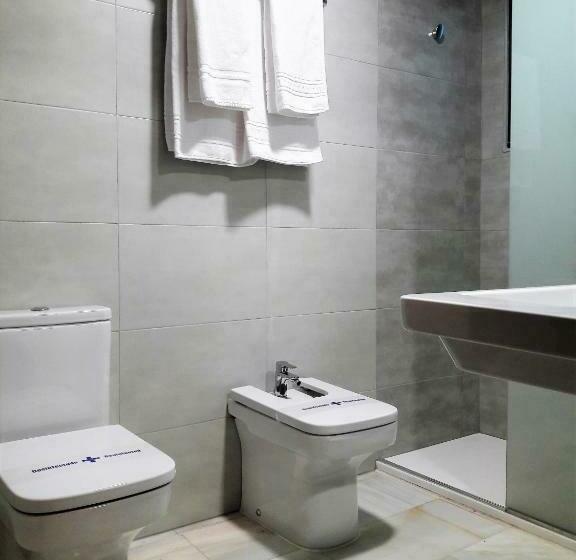 اتاق استاندارد سه نفره, Averroes