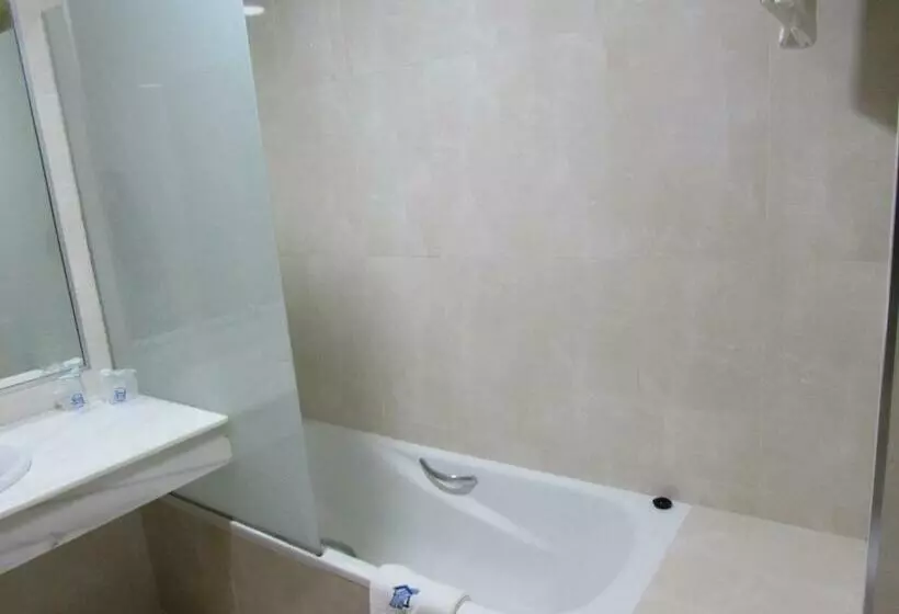 اتاق استاندارد چهار تخته, Checkin Camino De Granada