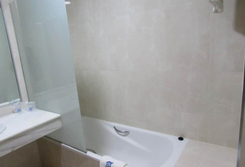 Chambre Triple Standard, Checkin Camino De Granada