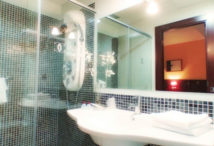 Chambre Triple Standard, Carlos V