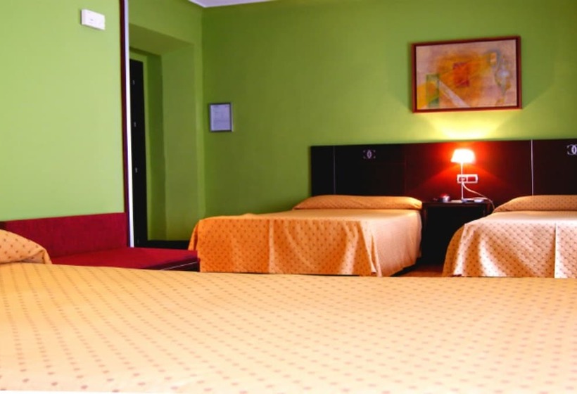 Chambre Triple Standard, Carlos V