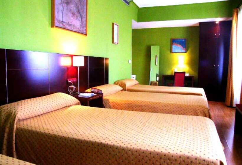 Chambre Quadruple Standard, Carlos V