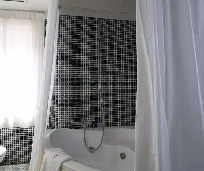 Superior Room, Carlos V
