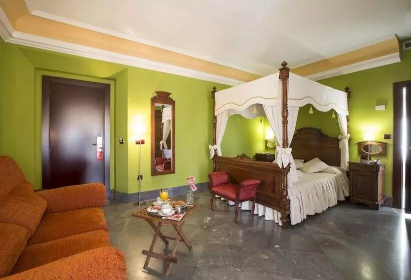 Superior Room, Carlos V