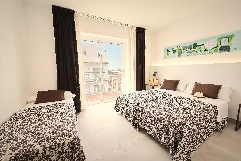 Standard Quadruple Room, Carlos V
