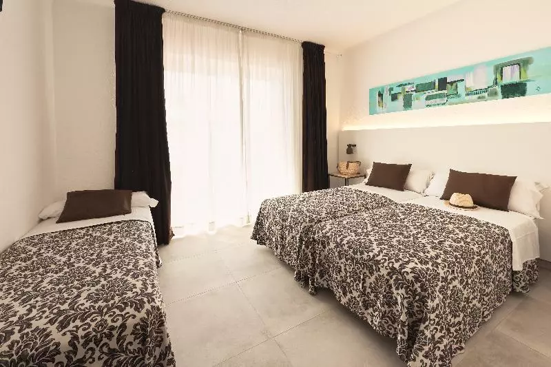 Standard Quadruple Room, Carlos V