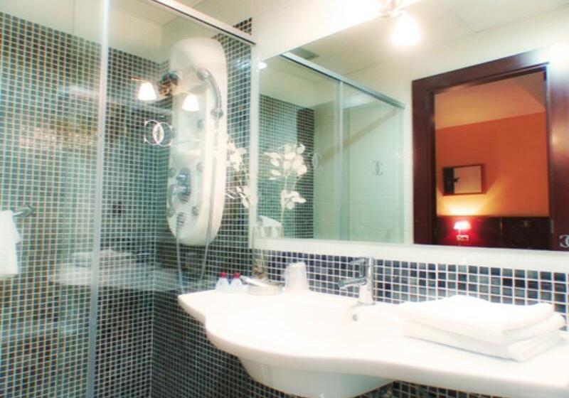 Chambre Standard, Carlos V