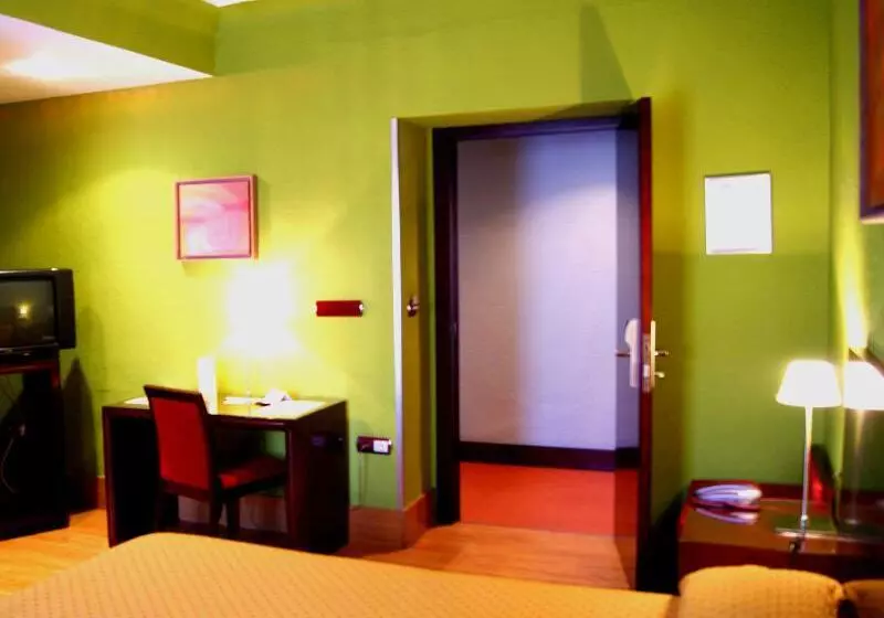 Standard Single Room, Carlos V