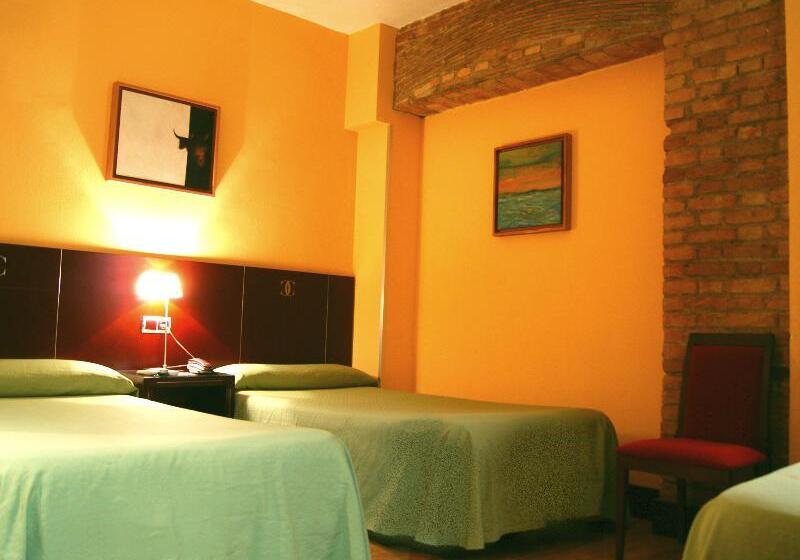 Chambre Triple Standard, Carlos V